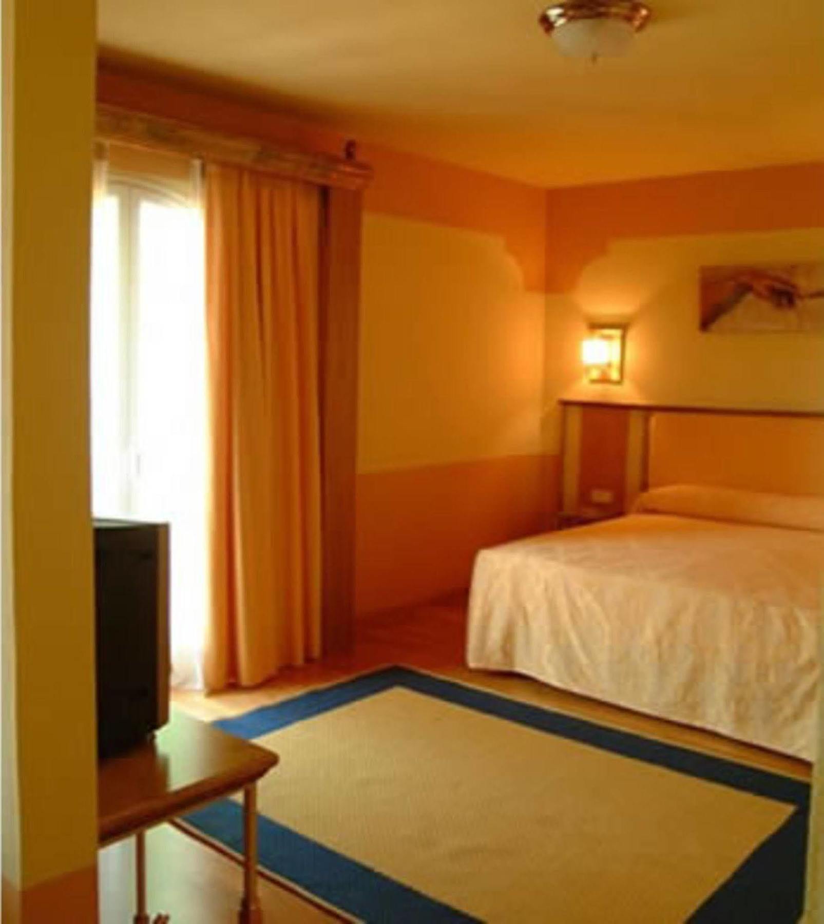 Hotel Fuente Las Piedras Cabra Kültér fotó